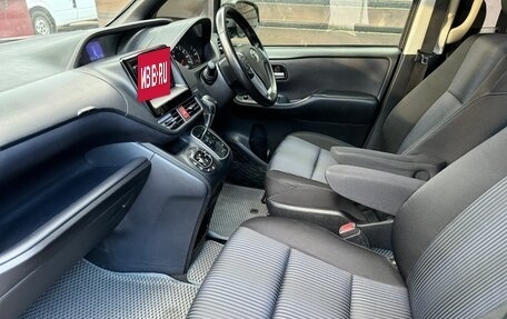 Toyota Noah III, 2015 год, 1 800 000 рублей, 15 фотография