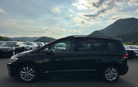 Volkswagen Touran III, 2016 год, 1 420 000 рублей, 2 фотография