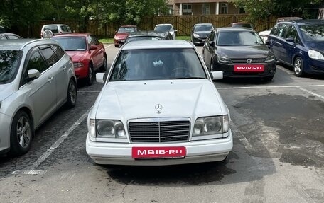 Mercedes-Benz E-Класс, 1994 год, 390 000 рублей, 3 фотография