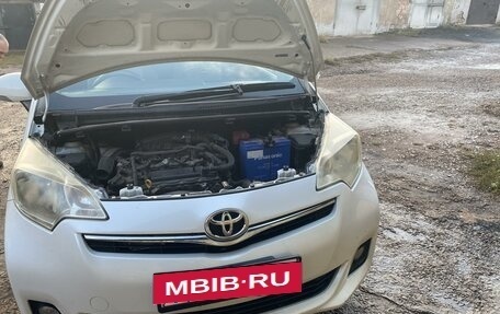 Toyota Ractis II, 2011 год, 990 000 рублей, 2 фотография