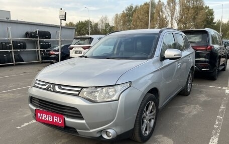 Mitsubishi Outlander III рестайлинг 3, 2013 год, 1 375 000 рублей, 1 фотография