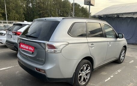 Mitsubishi Outlander III рестайлинг 3, 2013 год, 1 375 000 рублей, 2 фотография