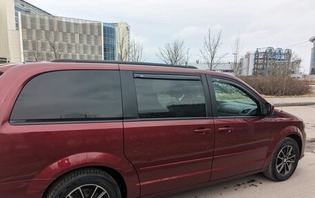 Dodge Caravan V, 2017 год, 2 600 000 рублей, 13 фотография