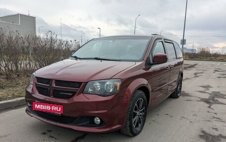 Dodge Caravan V, 2017 год, 2 600 000 рублей, 3 фотография