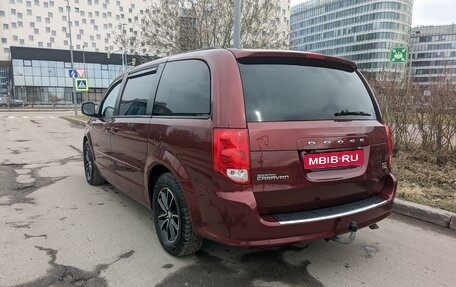 Dodge Caravan V, 2017 год, 2 600 000 рублей, 7 фотография