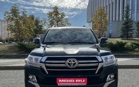 Toyota Land Cruiser 200, 2018 год, 7 300 000 рублей, 2 фотография