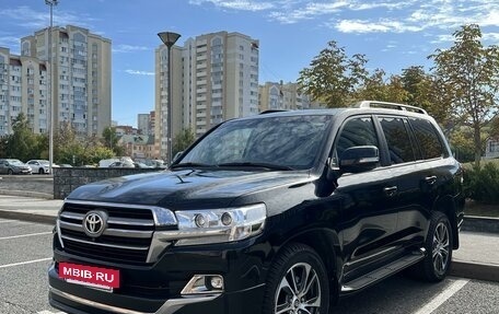 Toyota Land Cruiser 200, 2018 год, 7 300 000 рублей, 3 фотография