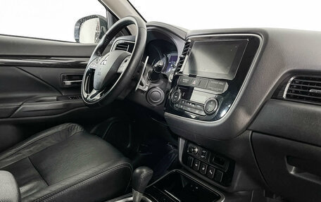 Mitsubishi Outlander III рестайлинг 3, 2018 год, 2 439 000 рублей, 9 фотография