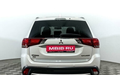 Mitsubishi Outlander III рестайлинг 3, 2018 год, 2 439 000 рублей, 6 фотография