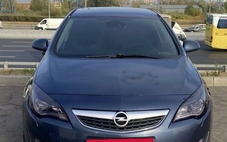 Opel Astra J, 2010 год, 770 000 рублей, 1 фотография