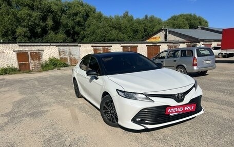 Toyota Camry, 2018 год, 3 050 000 рублей, 2 фотография