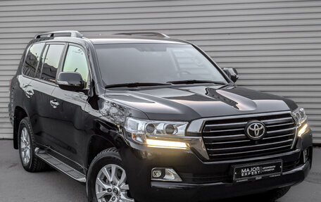 Toyota Land Cruiser 200, 2018 год, 7 150 000 рублей, 3 фотография