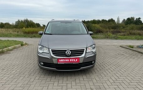 Volkswagen Touran III, 2010 год, 1 097 000 рублей, 7 фотография