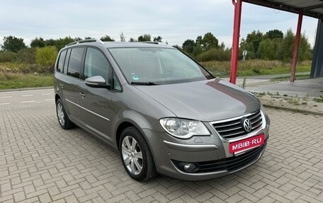 Volkswagen Touran III, 2010 год, 1 097 000 рублей, 8 фотография