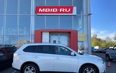 Mitsubishi Outlander III рестайлинг 3, 2014 год, 1 629 000 рублей, 4 фотография