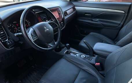 Mitsubishi Outlander III рестайлинг 3, 2014 год, 1 629 000 рублей, 11 фотография