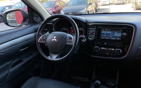 Mitsubishi Outlander III рестайлинг 3, 2014 год, 1 629 000 рублей, 13 фотография