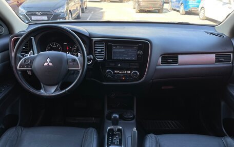 Mitsubishi Outlander III рестайлинг 3, 2014 год, 1 629 000 рублей, 12 фотография