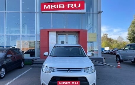 Mitsubishi Outlander III рестайлинг 3, 2014 год, 1 629 000 рублей, 2 фотография