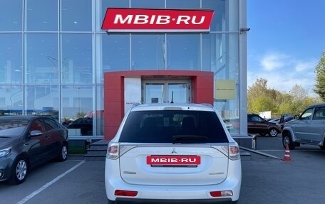 Mitsubishi Outlander III рестайлинг 3, 2014 год, 1 629 000 рублей, 6 фотография