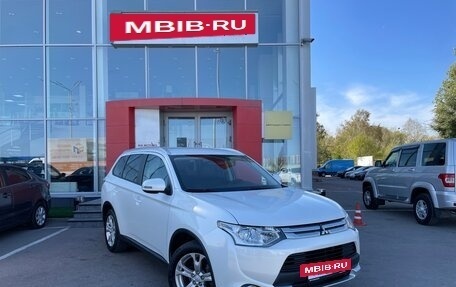 Mitsubishi Outlander III рестайлинг 3, 2014 год, 1 629 000 рублей, 3 фотография