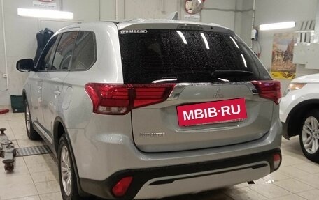 Mitsubishi Outlander III рестайлинг 3, 2021 год, 2 707 000 рублей, 4 фотография