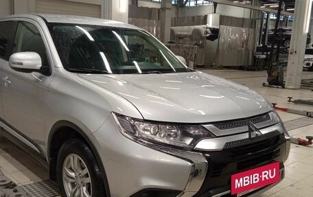 Mitsubishi Outlander III рестайлинг 3, 2021 год, 2 707 000 рублей, 2 фотография