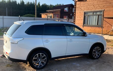 Mitsubishi Outlander III рестайлинг 3, 2014 год, 1 900 000 рублей, 8 фотография