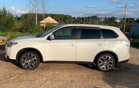 Mitsubishi Outlander III рестайлинг 3, 2014 год, 1 900 000 рублей, 7 фотография