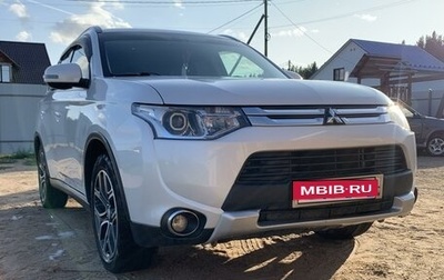 Mitsubishi Outlander III рестайлинг 3, 2014 год, 1 900 000 рублей, 1 фотография