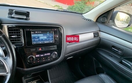 Mitsubishi Outlander III рестайлинг 3, 2014 год, 1 900 000 рублей, 3 фотография