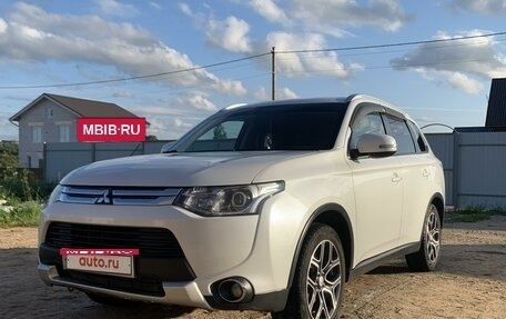 Mitsubishi Outlander III рестайлинг 3, 2014 год, 1 900 000 рублей, 2 фотография