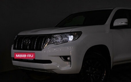 Toyota Land Cruiser Prado 150 рестайлинг 2, 2019 год, 4 870 000 рублей, 24 фотография