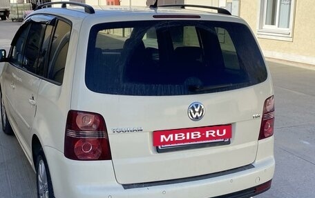 Volkswagen Touran III, 2009 год, 900 000 рублей, 2 фотография