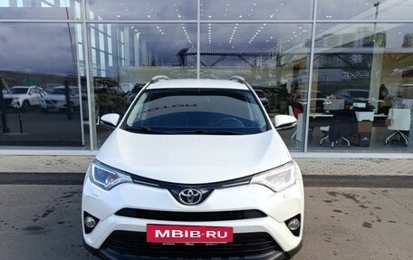 Toyota RAV4, 2017 год, 2 420 000 рублей, 2 фотография