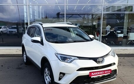 Toyota RAV4, 2017 год, 2 420 000 рублей, 3 фотография