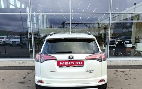 Toyota RAV4, 2017 год, 2 420 000 рублей, 6 фотография