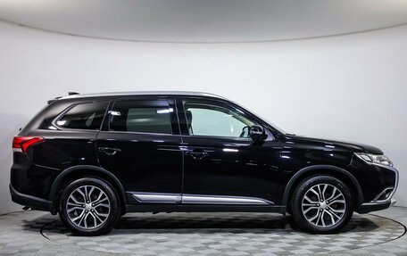 Mitsubishi Outlander III рестайлинг 3, 2018 год, 2 389 000 рублей, 4 фотография