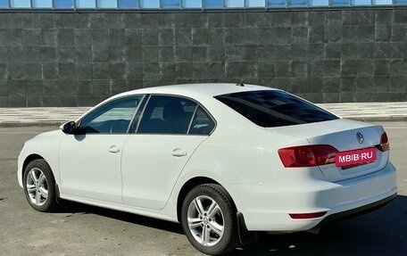 Volkswagen Jetta VI, 2013 год, 1 200 000 рублей, 2 фотография