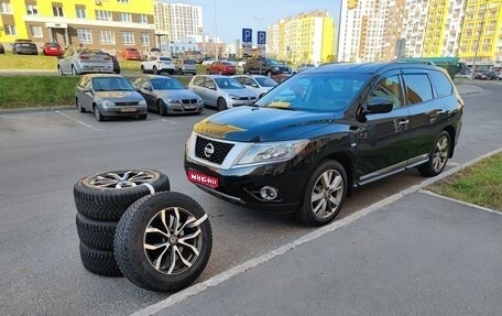 Nissan Pathfinder, 2015 год, 2 700 000 рублей, 1 фотография