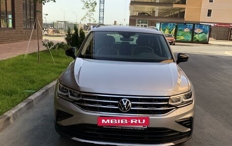 Volkswagen Tiguan II, 2022 год, 3 750 000 рублей, 3 фотография