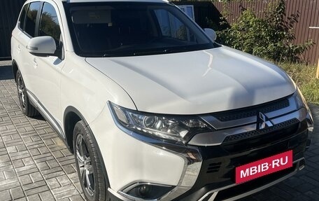 Mitsubishi Outlander III рестайлинг 3, 2016 год, 1 900 000 рублей, 1 фотография