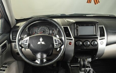 Mitsubishi Pajero IV, 2010 год, 2 060 995 рублей, 8 фотография