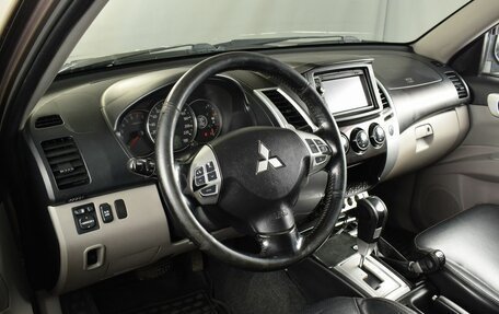 Mitsubishi Pajero IV, 2010 год, 2 060 995 рублей, 9 фотография