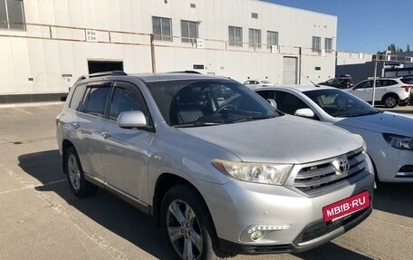 Toyota Highlander III, 2013 год, 2 016 000 рублей, 2 фотография