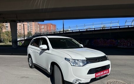 Mitsubishi Outlander III рестайлинг 3, 2012 год, 1 600 000 рублей, 9 фотография