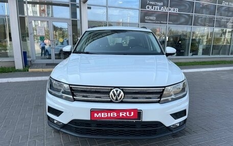 Volkswagen Tiguan II, 2018 год, 2 450 000 рублей, 2 фотография