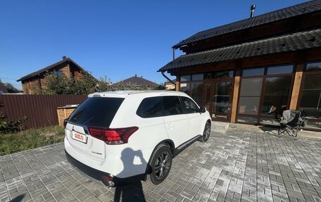 Mitsubishi Outlander III рестайлинг 3, 2016 год, 1 900 000 рублей, 6 фотография