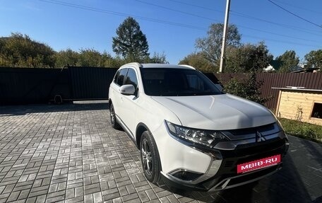 Mitsubishi Outlander III рестайлинг 3, 2016 год, 1 900 000 рублей, 4 фотография