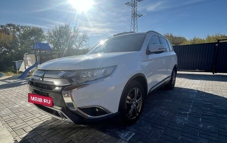 Mitsubishi Outlander III рестайлинг 3, 2016 год, 1 900 000 рублей, 3 фотография